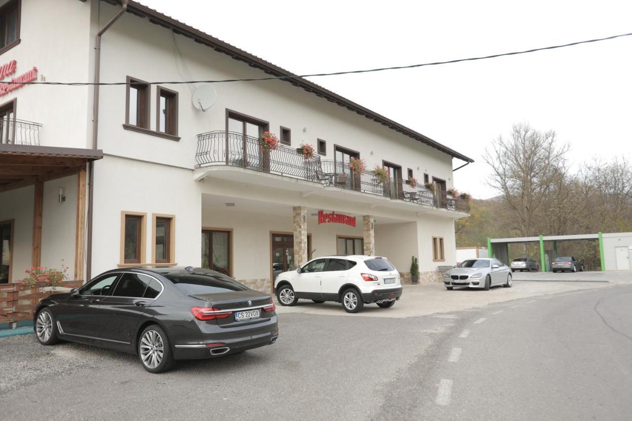 Pensiune Restaurant Liana Mehadia Екстер'єр фото